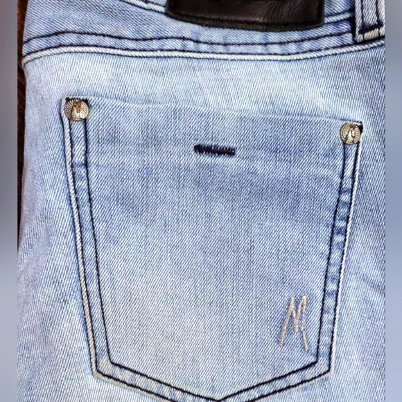 Guess by Marciano boot cut jeans. Medium rise. - Picture 7 of 8